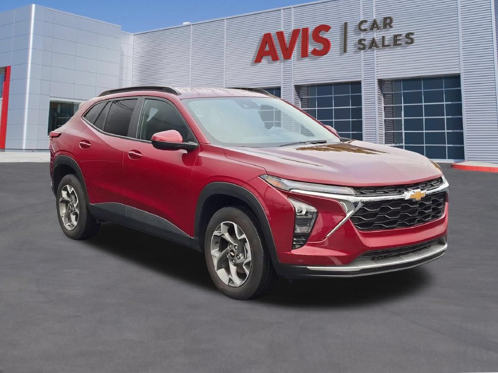 Used 2025 Chevrolet Trax LT w/ LT Convenience Package FWD image 3