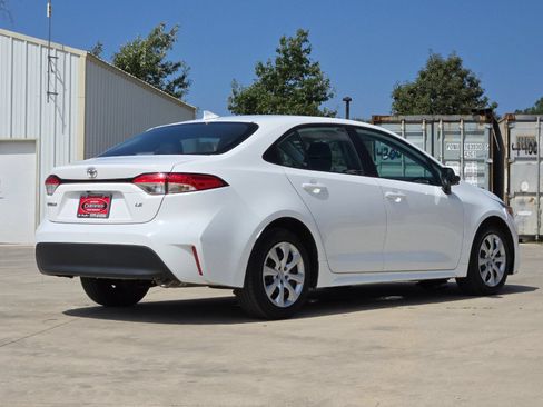 Used 2025 Toyota Corolla LE FWD image 5