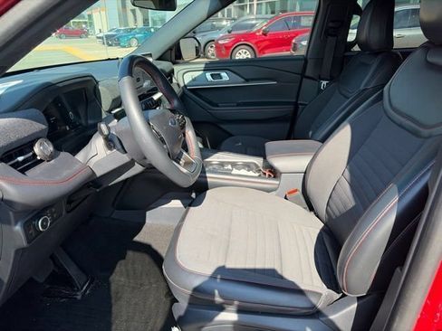 Used 2025 Ford Explorer ST-Line RWD image 9