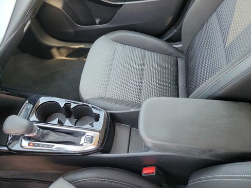 Used 2025 Chevrolet Trax LT FWD image 20