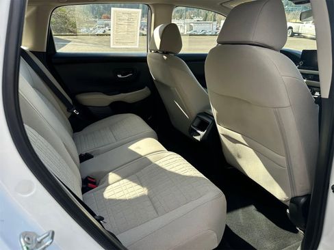 Used 2024 Honda HR-V LX image 12