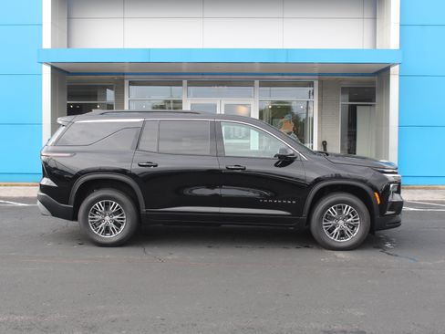 New 2026 Chevrolet Traverse LT w/ Driver Confidence Package AWD/4WD image 3