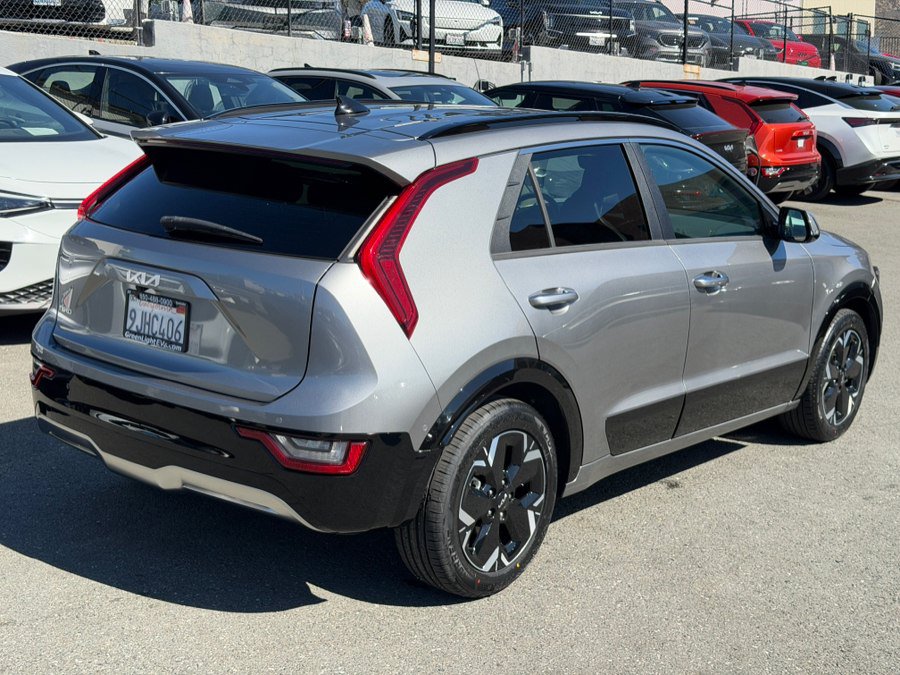 Used 2023 Kia Niro Wave w/ Wave Preserve Package FWD image 5