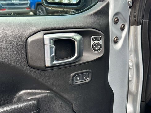Used 2023 Jeep Wrangler Unlimited Sport AWD/4WD image 17