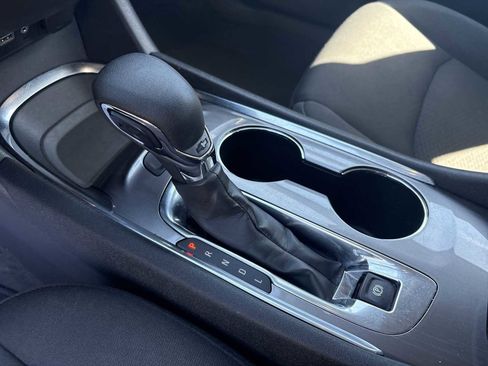 Used 2022 Chevrolet Malibu LT image 21