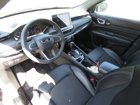 Used 2023 Jeep Compass Latitude w/ Convenience Group AWD/4WD image 11