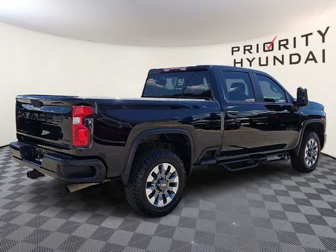 Used 2024 Chevrolet Silverado 2500 Custom w/ Custom Value Package AWD/4WD image 4