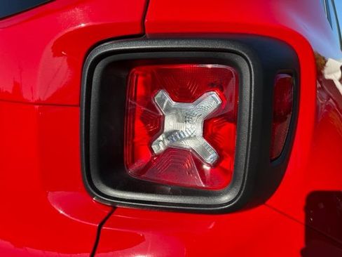 Used 2023 Jeep Renegade Latitude AWD/4WD image 11