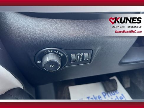 Used 2025 Jeep Compass Limited image 24