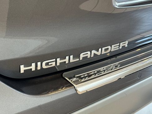 Certified 2021 Toyota Highlander Platinum AWD/4WD image 28