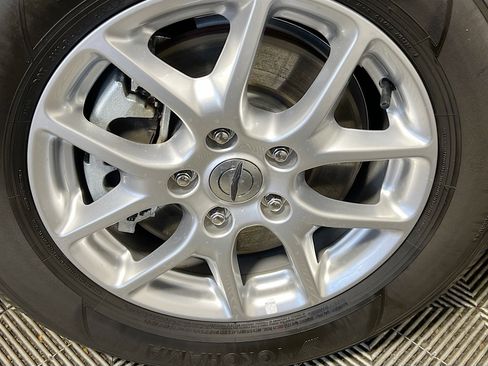 Used 2024 Chrysler Pacifica Touring-L image 14