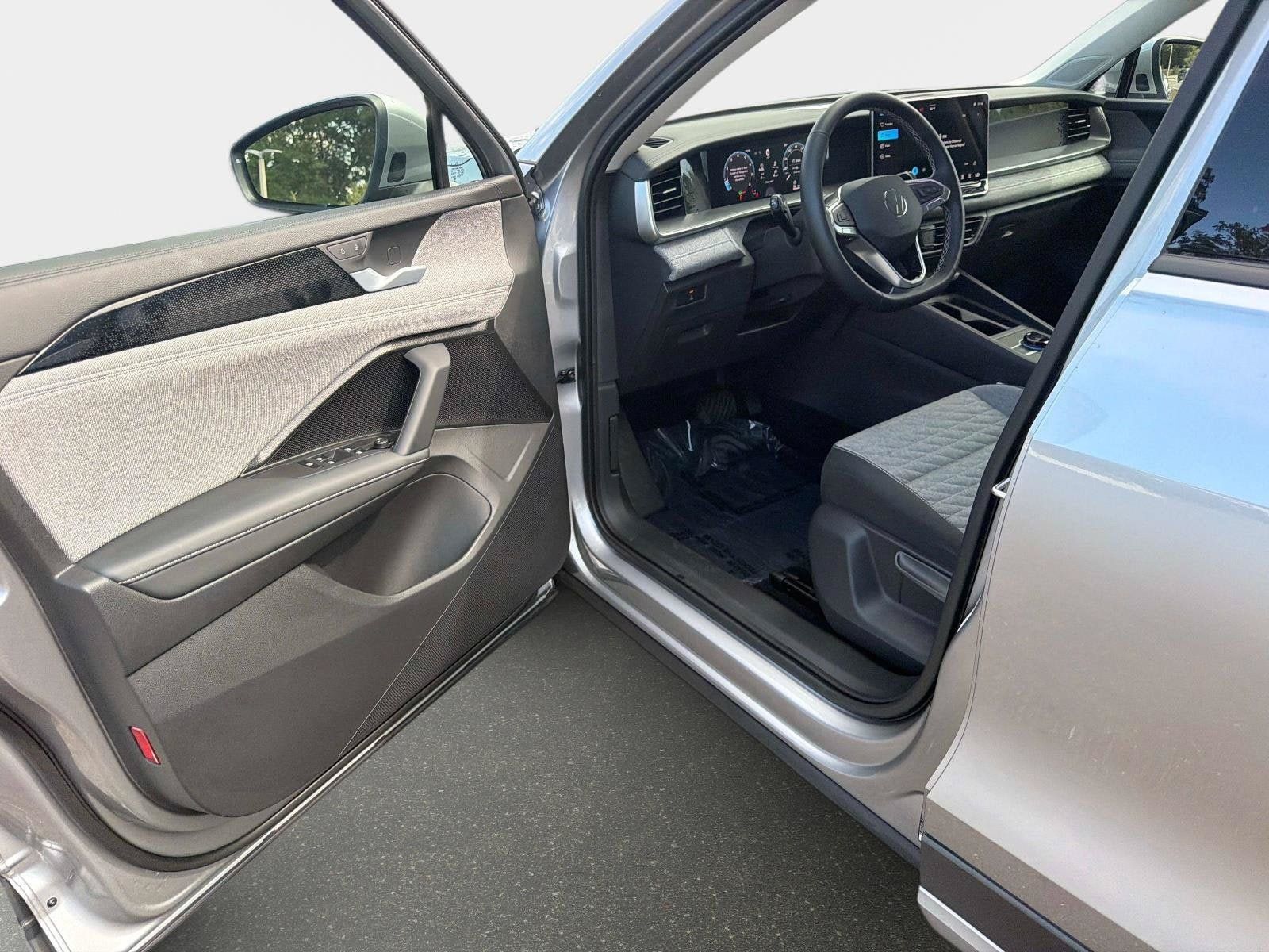 Used 2026 Volkswagen Tiguan S FWD image 17