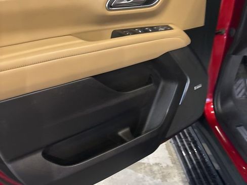 Used 2023 Chevrolet Suburban Premier image 5