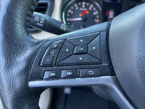 Used 2018 Nissan Rogue SV w/ Premium Package image 26