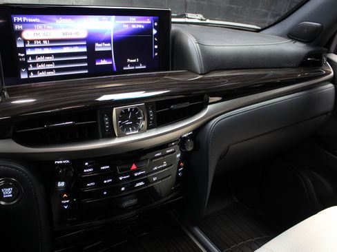 Used 2019 Lexus LX 570 4WD w/ Inspiration Series image 58