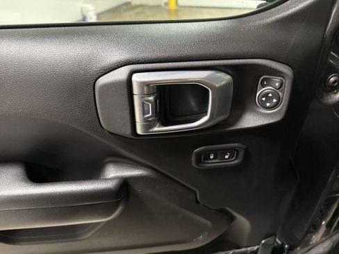 Used 2021 Jeep Gladiator Sport AWD/4WD image 21