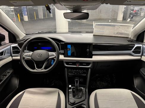 New 2025 Volkswagen Taos SE image 7