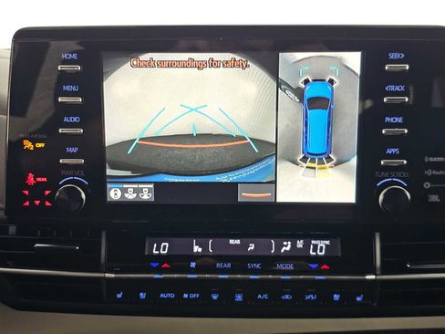 Used 2022 Toyota Sienna Platinum image 28