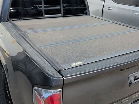 Used 2022 Toyota Tacoma SR5 RWD image 5