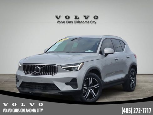 Certified 2025 Volvo XC40 B5 Core AWD/4WD image 1