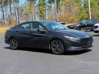 Used 2022 Hyundai Elantra SEL w/ Convenience Package video 2