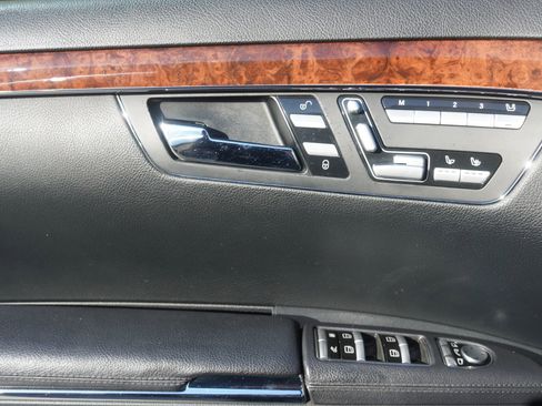 Used 2010 Mercedes-Benz S 550 4MATIC image 34