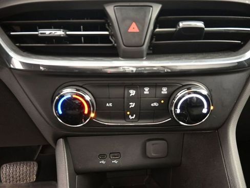 Used 2025 Buick Encore GX Preferred image 26