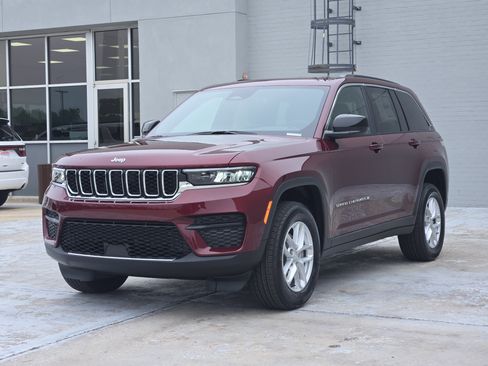 New 2026 Jeep Grand Cherokee Laredo RWD image 2