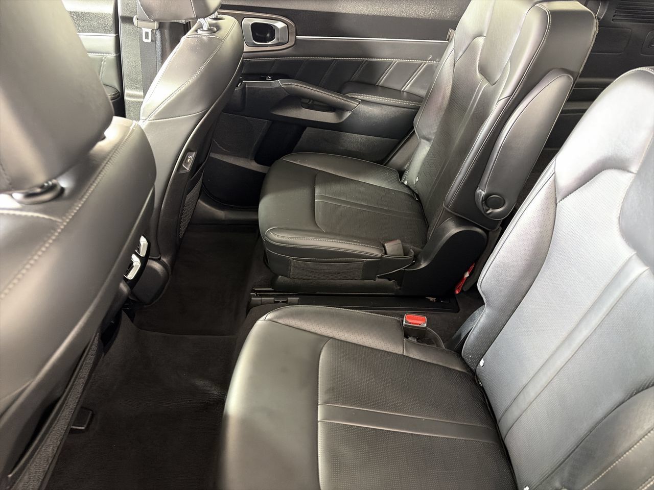 Used 2025 Kia Sorento SX AWD/4WD image 24