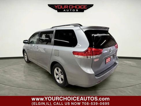 Used 2014 Toyota Sienna LE FWD image 3