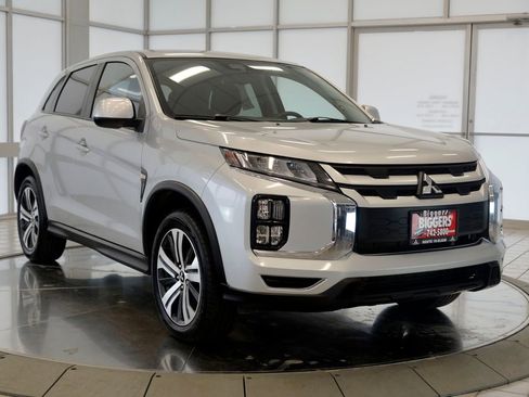Used 2021 Mitsubishi Outlander Sport ES image 2