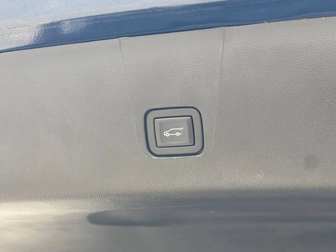 Used 2023 Chevrolet Traverse LT FWD image 26