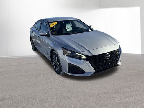 Certified 2023 Nissan Altima 2.5 SV image 3