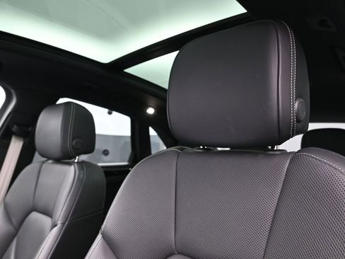 Certified 2024 Porsche Macan S w/ Premium Plus Package image 16