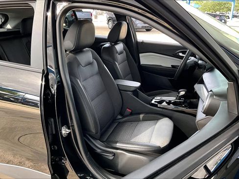 Used 2024 Chevrolet Trax LT FWD image 9
