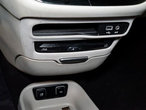 Used 2020 Chrysler Pacifica Touring-L Plus w/ Tire & Wheel Group FWD image 19