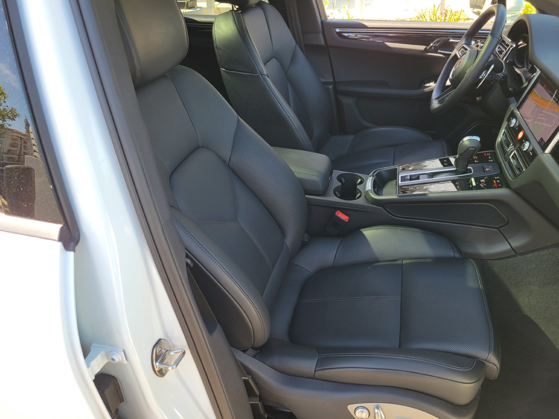 Used 2026 Porsche Macan AWD/4WD image 29