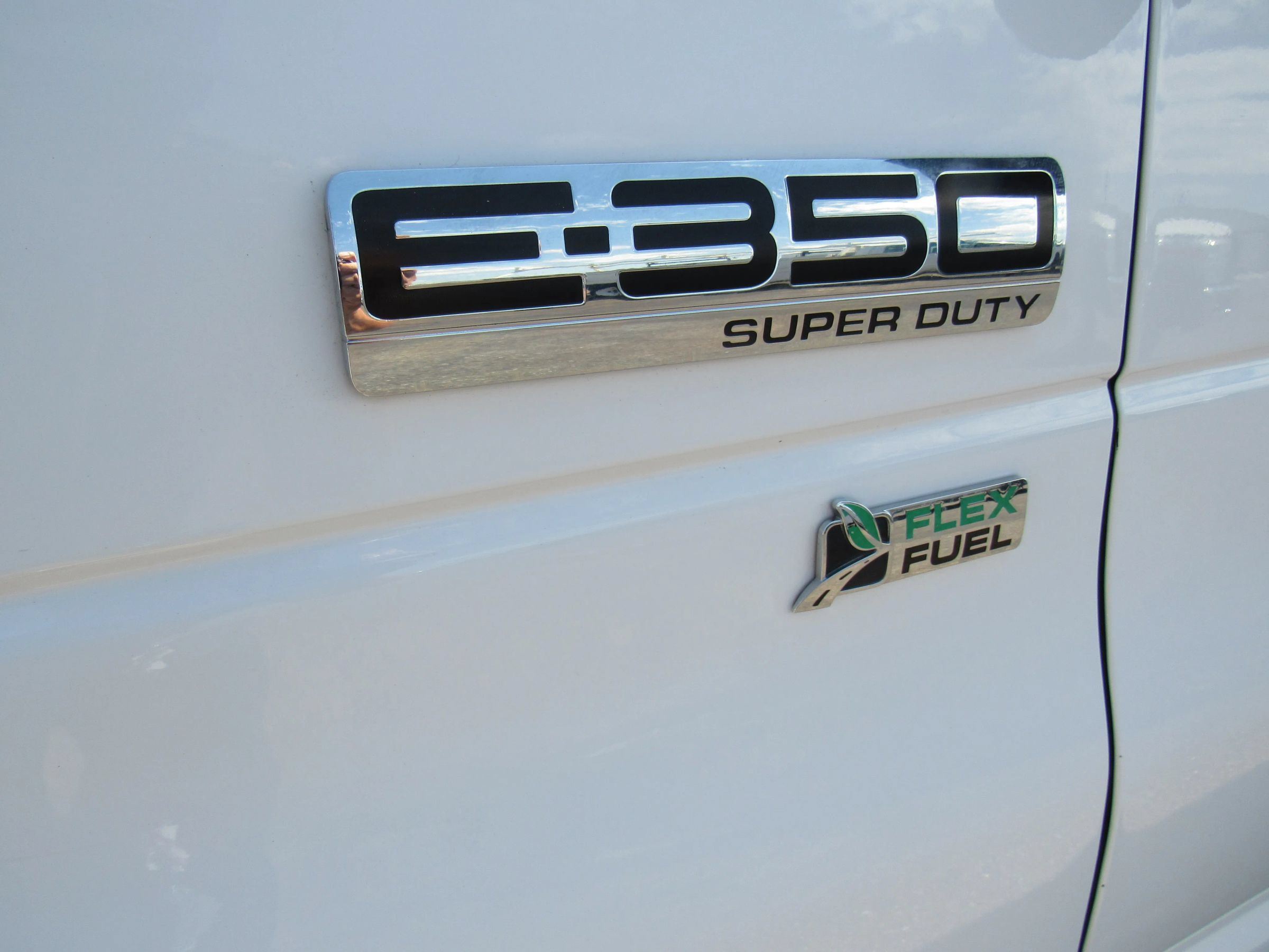 Used 2015 Ford E-350 and Econoline 350 Super Duty w/ Power Windows & Locks Group RWD image 12