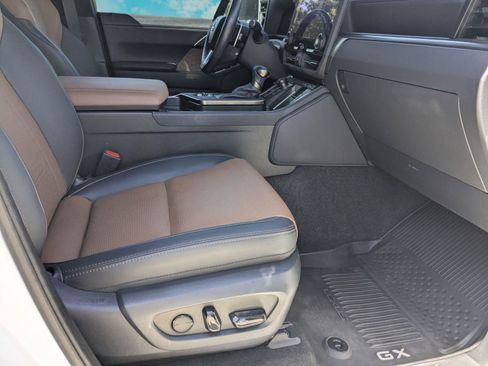Used 2024 Lexus GX 550 w/ Accessory Package (Z1) AWD/4WD image 23