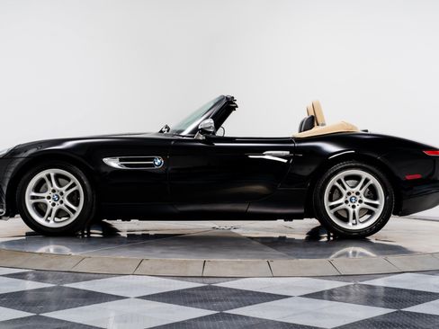 Used 2001 BMW Z8 RWD image 6
