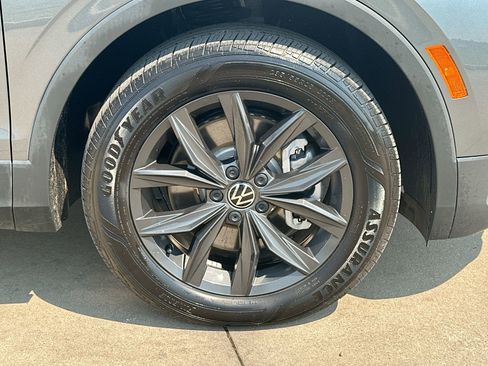 Used 2024 Volkswagen Tiguan SE image 10