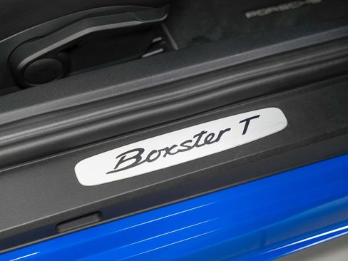 Used 2022 Porsche 718 Boxster RWD image 34