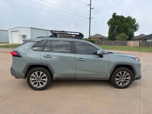 Used 2021 Toyota RAV4 XLE Premium FWD image 6