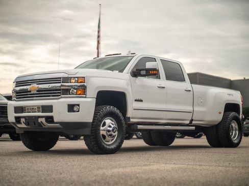 Used 2016 Chevrolet Silverado 3500 High Country w/ Duramax Plus Package image 10