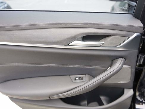 Used 2022 BMW 530i w/ Premium Package RWD image 9
