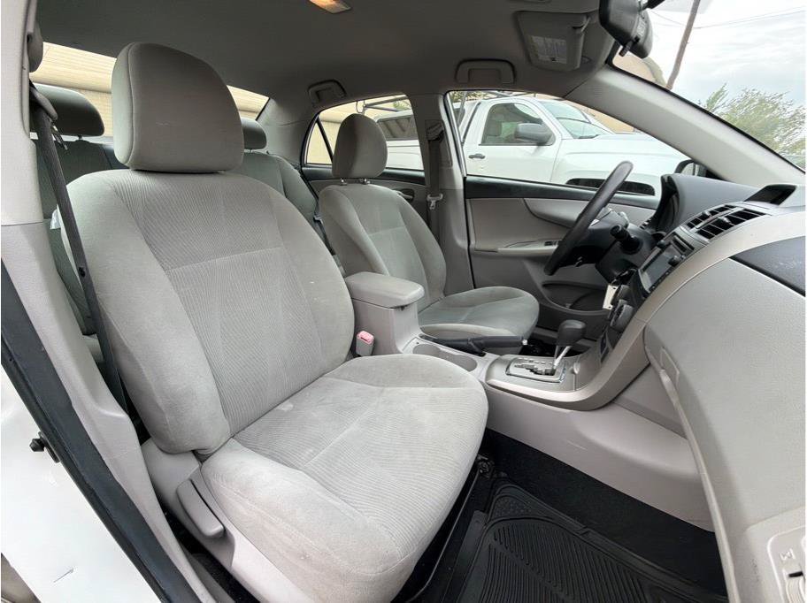 Used 2013 Toyota Corolla LE w/ Protection Pkg FWD image 4