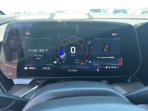 Used 2025 Chevrolet Tahoe Z71 AWD/4WD image 12