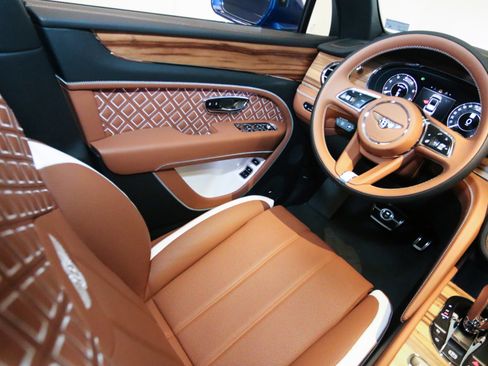 New 2025 Bentley Bentayga image 23