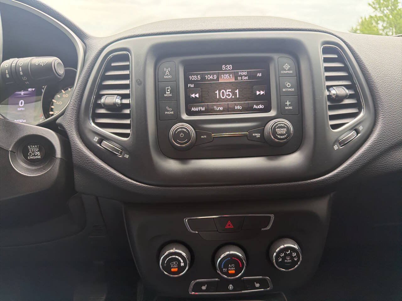 Used 2018 Jeep Compass Latitude w/ Cold Weather Group FWD image 13