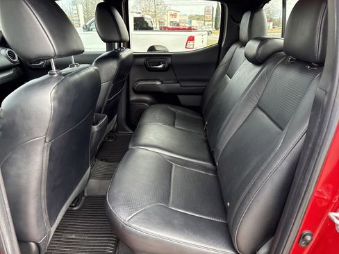 Used 2023 Toyota Tacoma TRD Off-Road w/ TRD Premium Off Road Package image 13